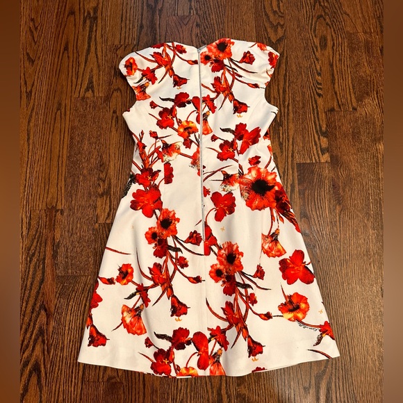 Gorgeous Karen Millen tulip shaped dress with red flowers - Picture 4 of 16
